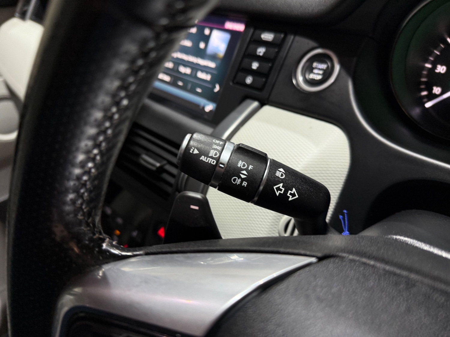 Used Land Rover Discovery Sport 2017 for sale - 77099156: Photo 39