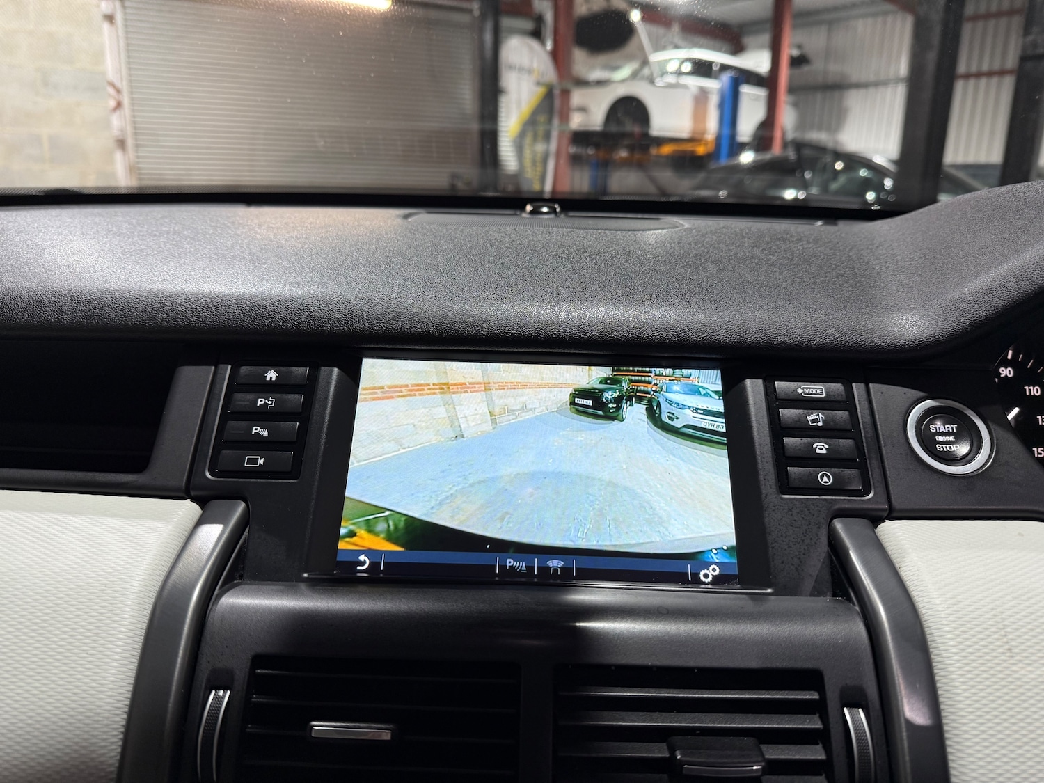 Used Land Rover Discovery Sport 2017 for sale - 77099156: Photo 42