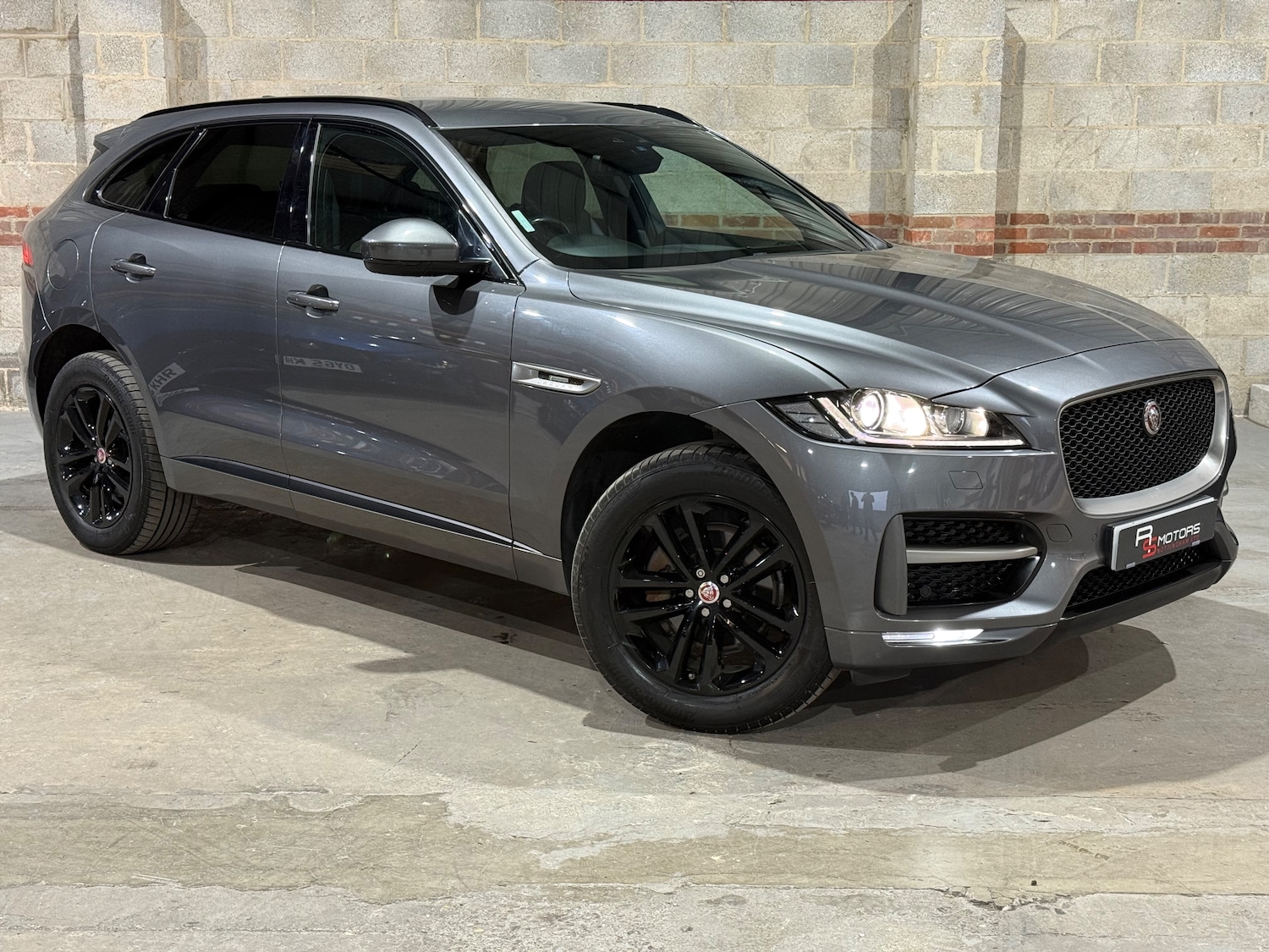 Used Jaguar F-Pace 2017 for sale - 76520200: Photo 1