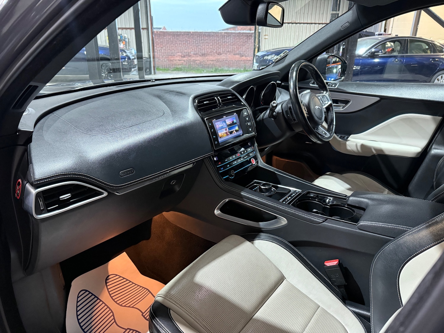 Used Jaguar F-Pace 2017 for sale - 76520200: Photo 10