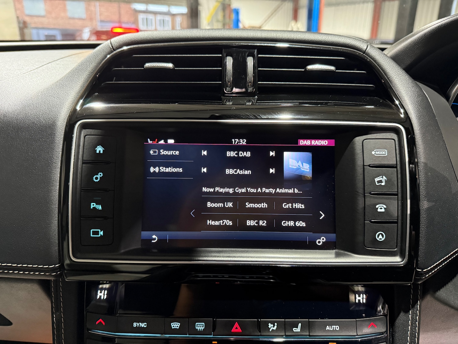 Used Jaguar F-Pace 2017 for sale - 76520200: Photo 42