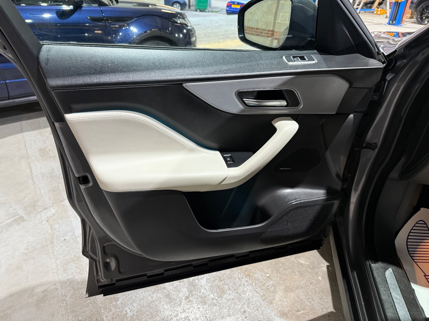 Used Jaguar F-Pace 2017 for sale - 76520200: Photo 7