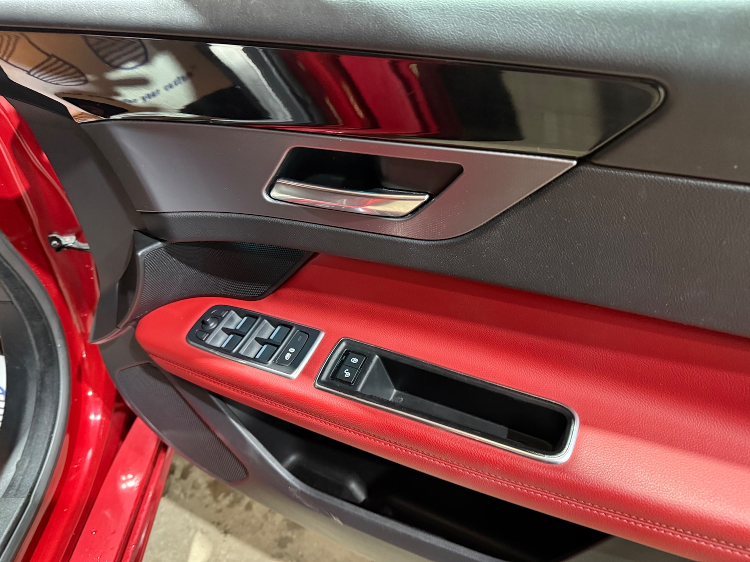 Used Jaguar XF 2016 for sale - 76739379: Photo 21