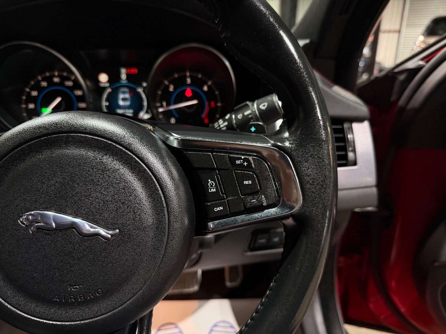 Used Jaguar XF 2016 for sale - 76739379: Photo 31