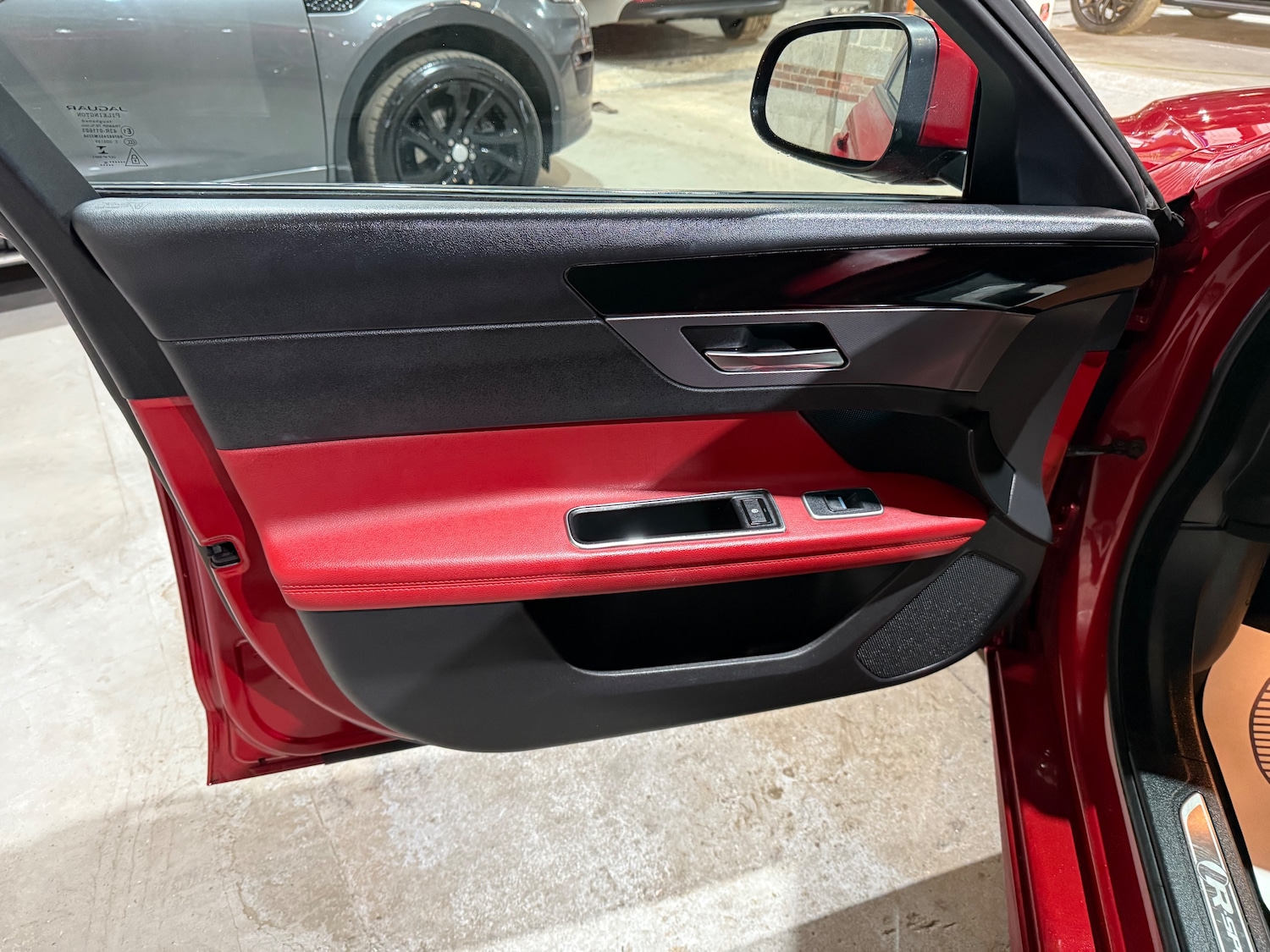 Used Jaguar XF 2016 for sale - 76739379: Photo 7