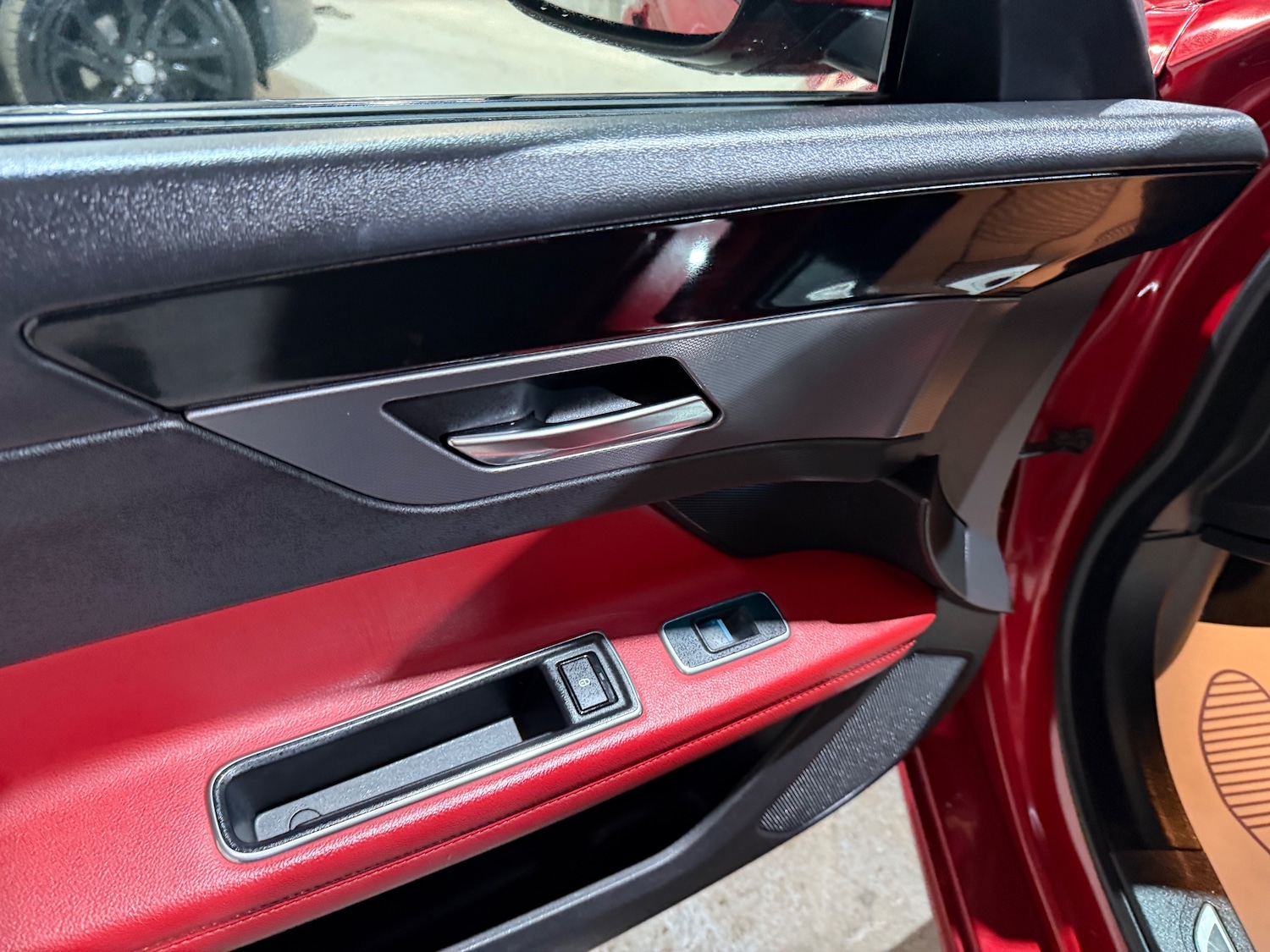 Used Jaguar XF 2016 for sale - 76739379: Photo 8