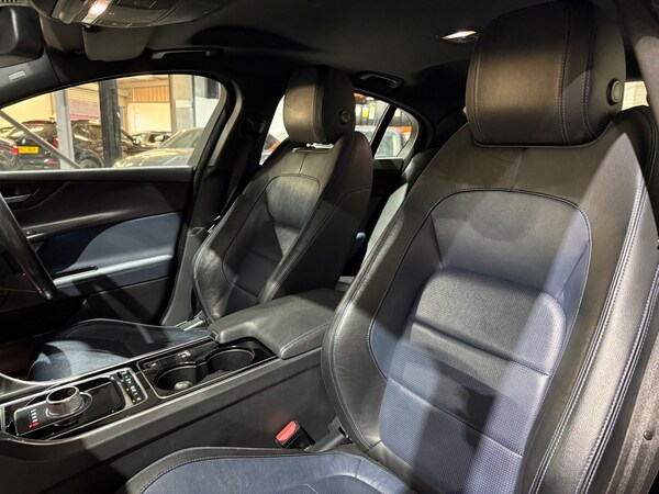 Used Jaguar XE 2015 for sale - 74986837: Photo 11