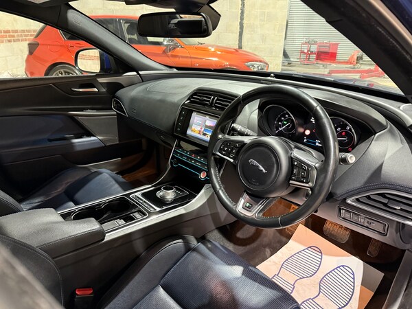 Used Jaguar XE 2015 for sale - 74986837: Photo 26