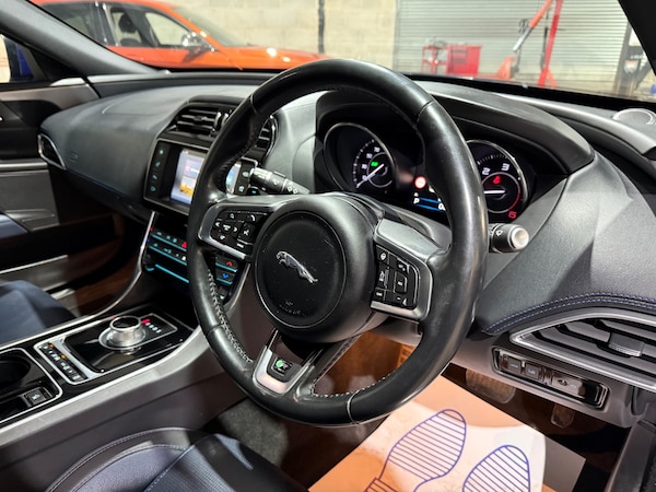 Used Jaguar XE 2015 for sale - 74986837: Photo 27