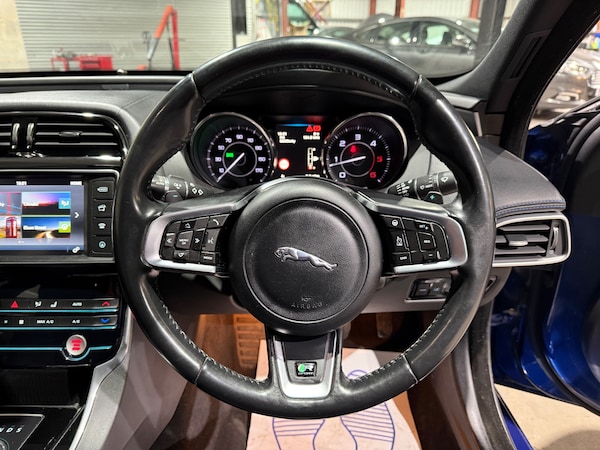 Used Jaguar XE 2015 for sale - 74986837: Photo 29