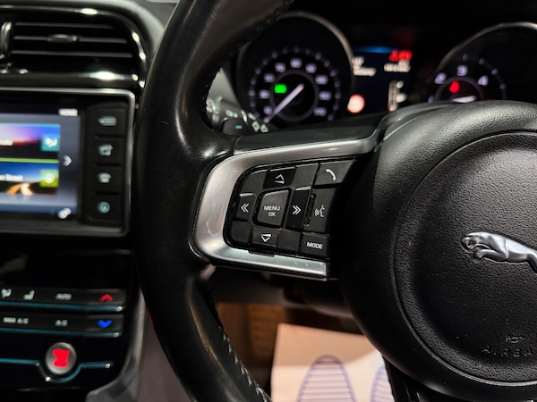 Used Jaguar XE 2015 for sale - 74986837: Photo 32