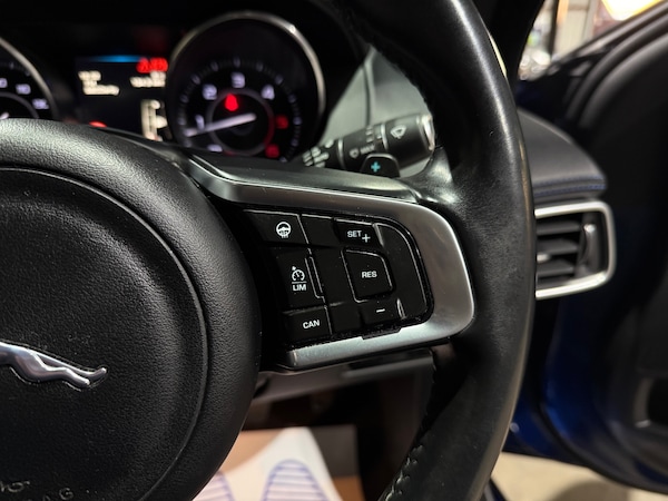 Used Jaguar XE 2015 for sale - 74986837: Photo 37