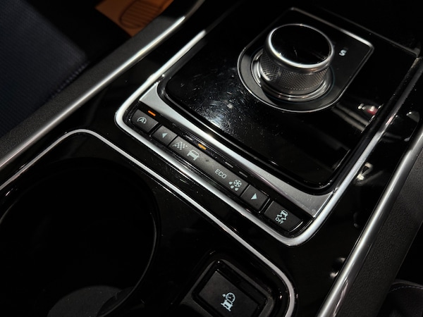 Used Jaguar XE 2015 for sale - 74986837: Photo 44