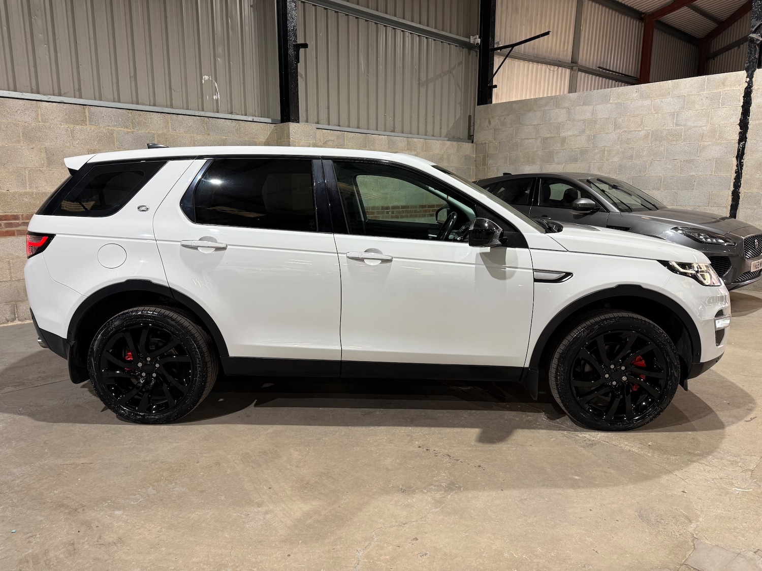 Used Land Rover Discovery Sport 2017 for sale - 77050996: Photo 2