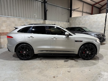 Used Jaguar F-Pace 2016 for sale - 75924615: Photo