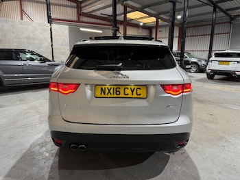Used Jaguar F-Pace 2016 for sale - 75924615: Photo