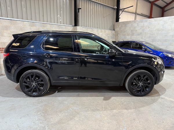 Used Land Rover Discovery Sport 2017 for sale - 75457340: Photo 2