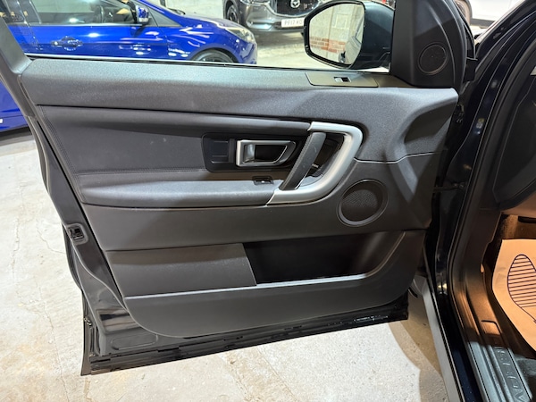 Used Land Rover Discovery Sport 2017 for sale - 75457340: Photo 5