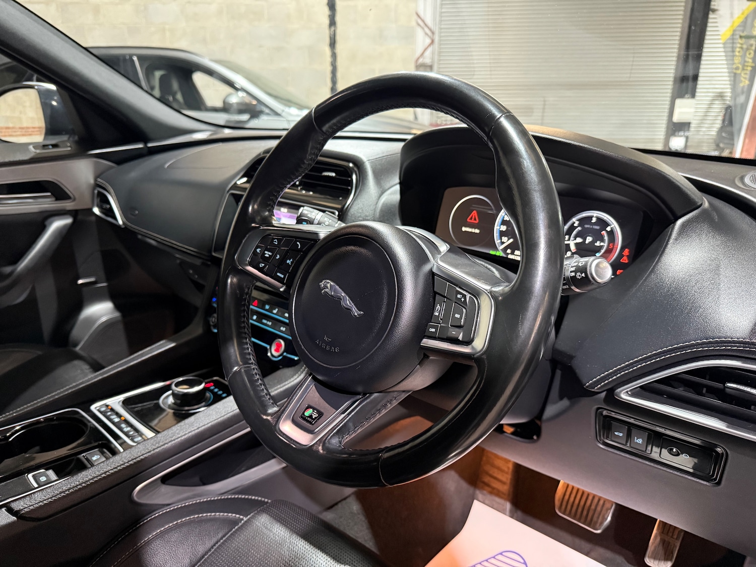 Used Jaguar F-Pace 2017 for sale - 76046989: Photo 25
