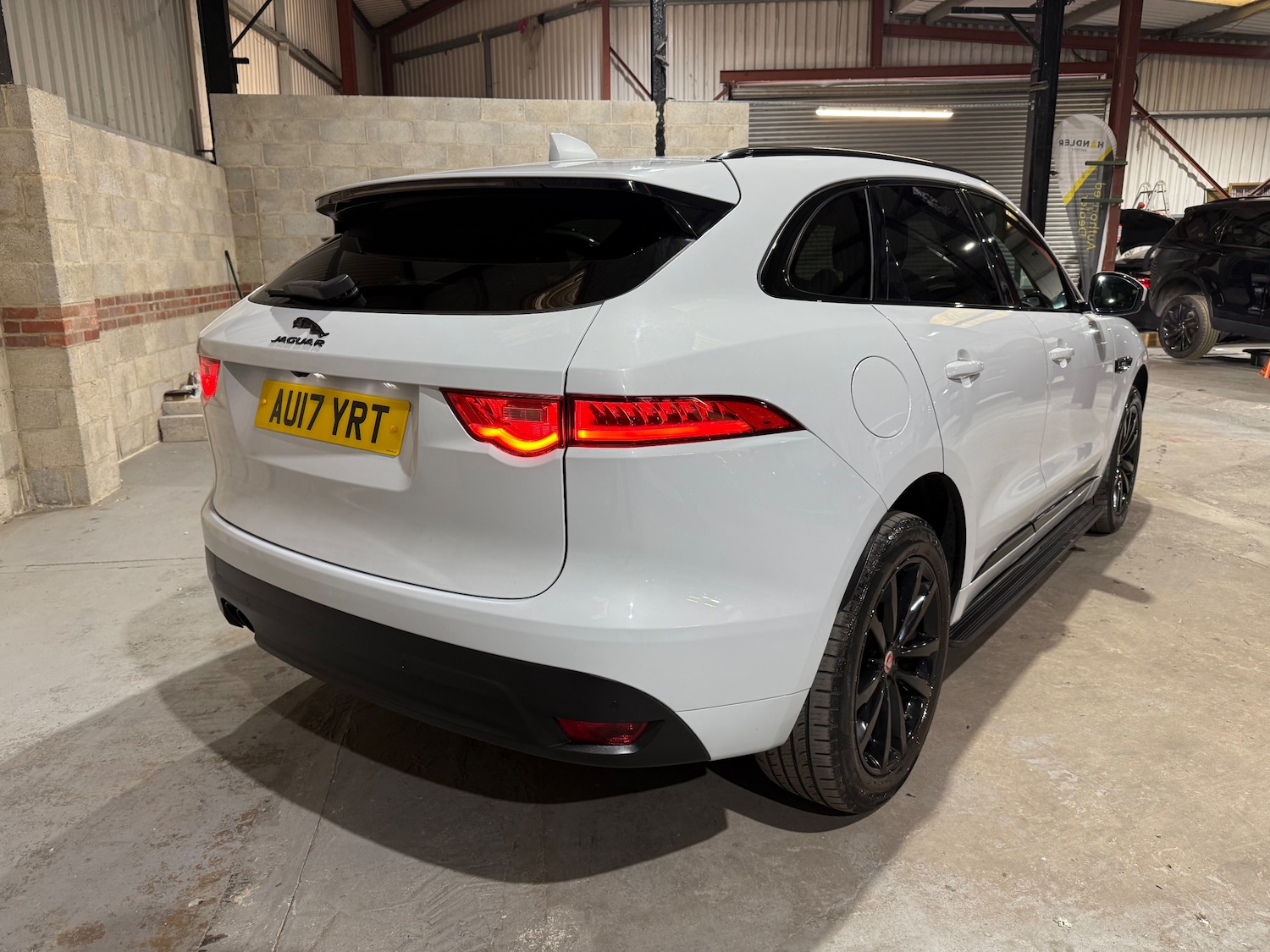 Used Jaguar F-Pace 2017 for sale - 76046989: Photo 3