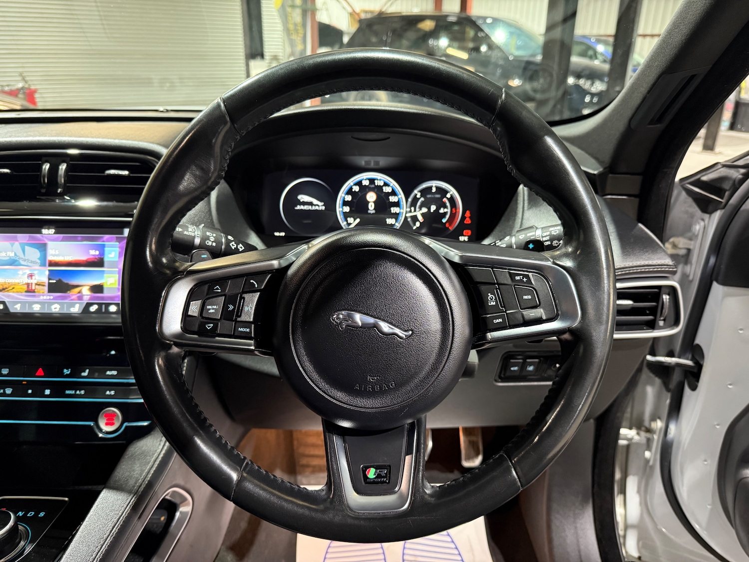Used Jaguar F-Pace 2017 for sale - 76046989: Photo 30
