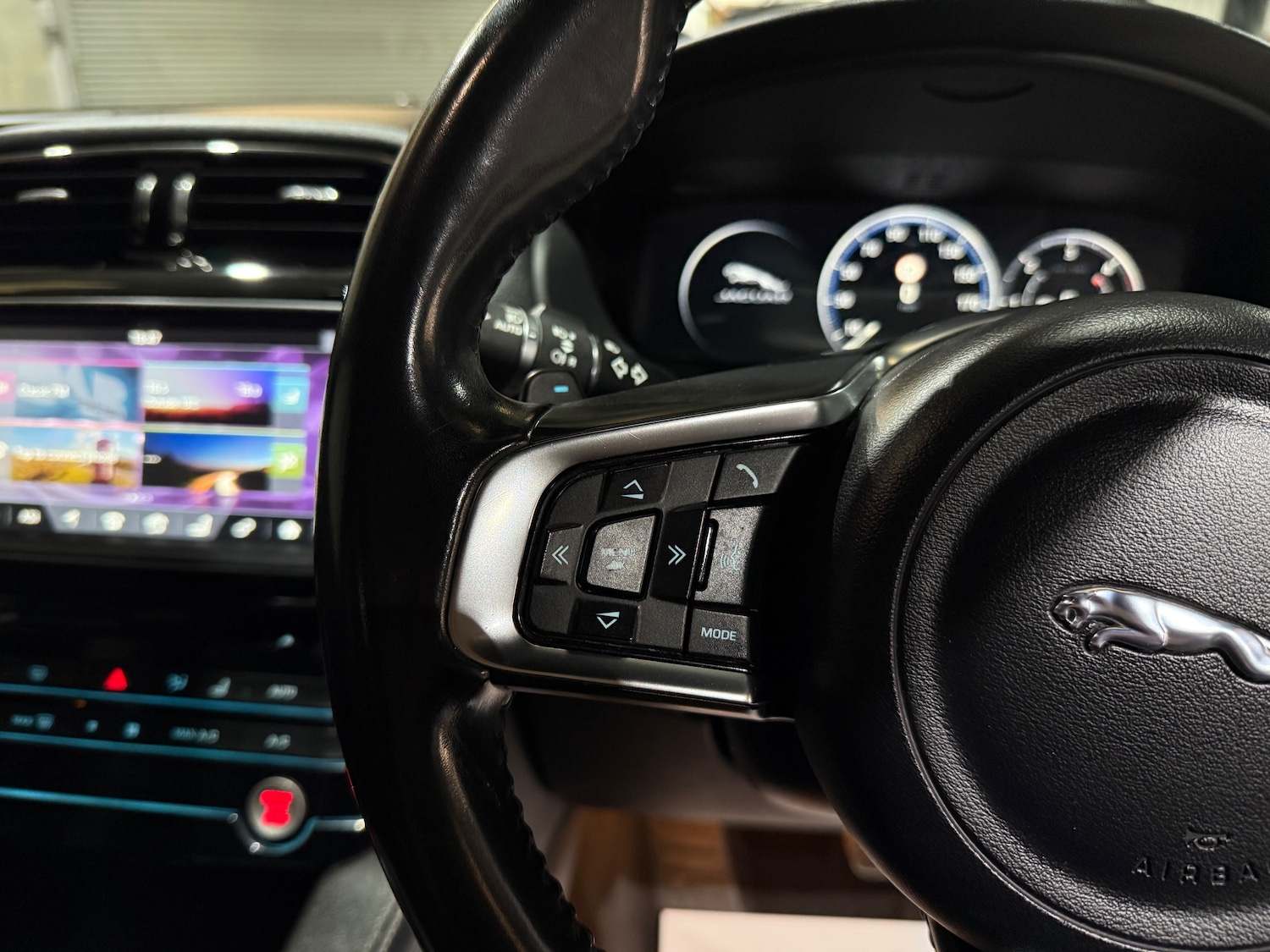 Used Jaguar F-Pace 2017 for sale - 76046989: Photo 31