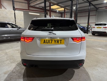 Used Jaguar F-Pace 2017 for sale - 76046989: Photo 4