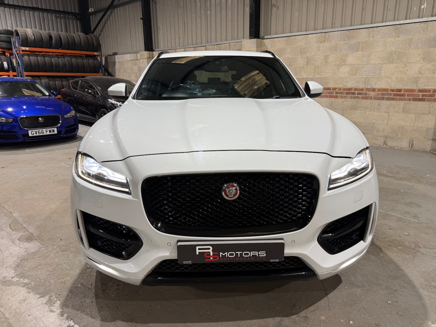 Used Jaguar F-Pace 2017 for sale - 76046989: Photo 6