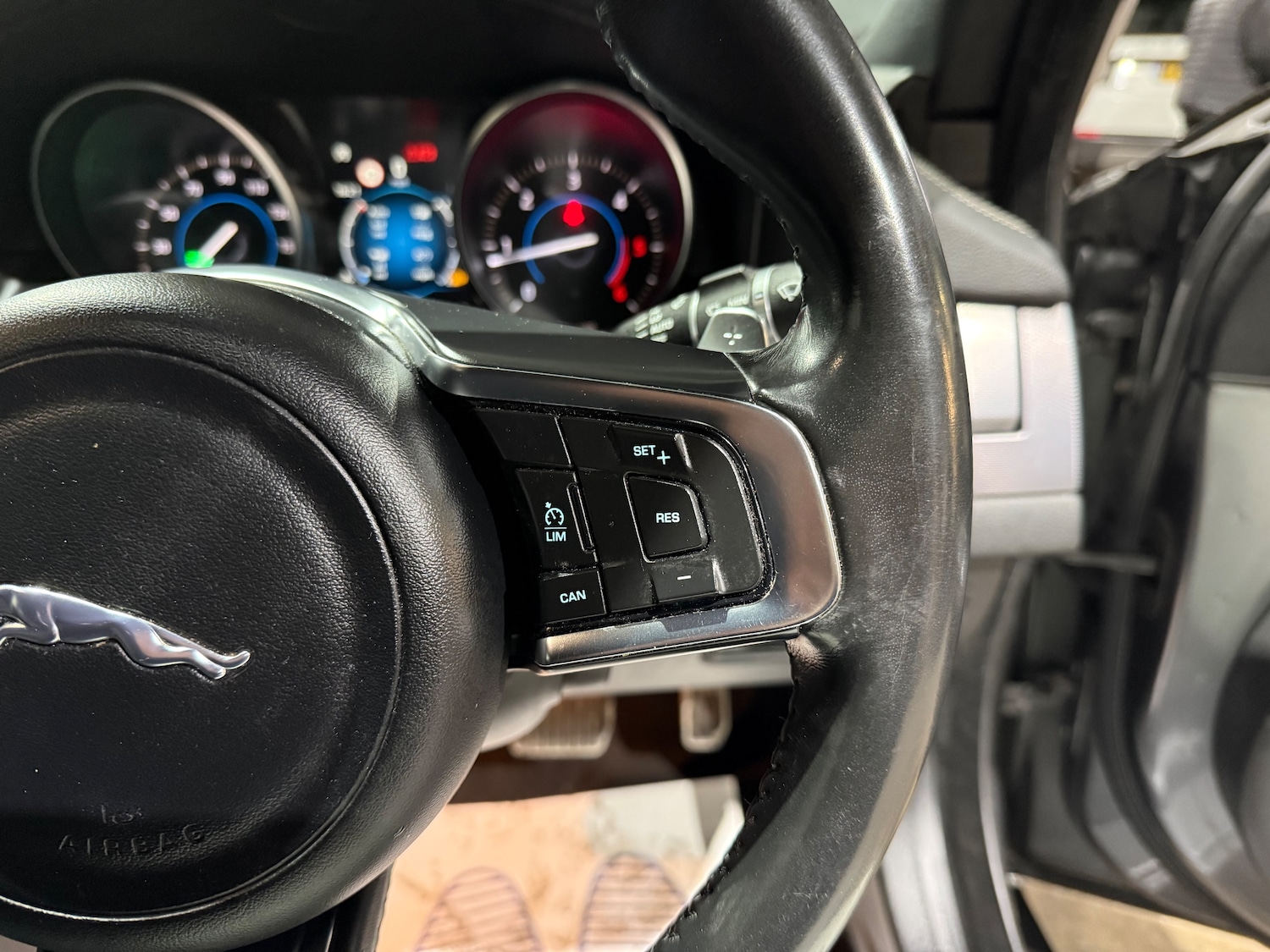 Used Jaguar XF 2018 for sale - 77398481: Photo 28