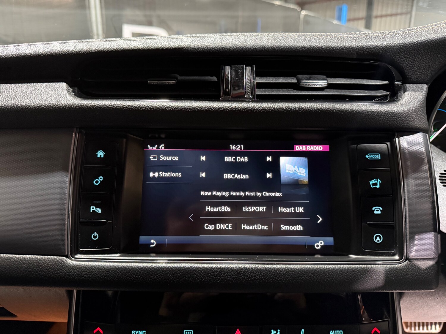 Used Jaguar XF 2018 for sale - 77398481: Photo 33