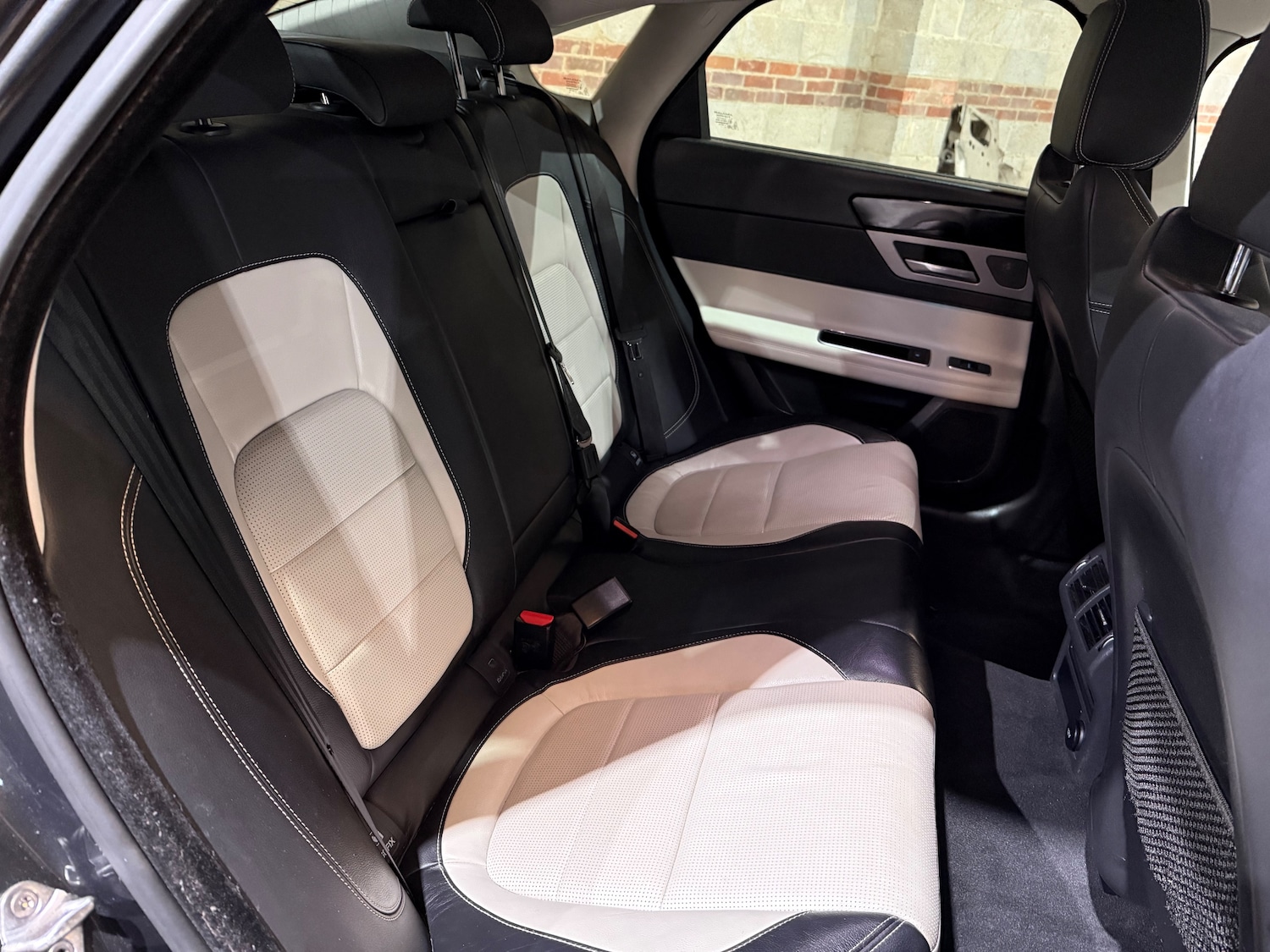 Used Jaguar XF 2016 for sale - 77894013: Photo 32