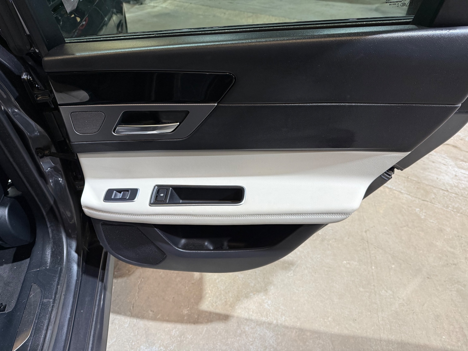 Used Jaguar XF 2016 for sale - 77894013: Photo 33