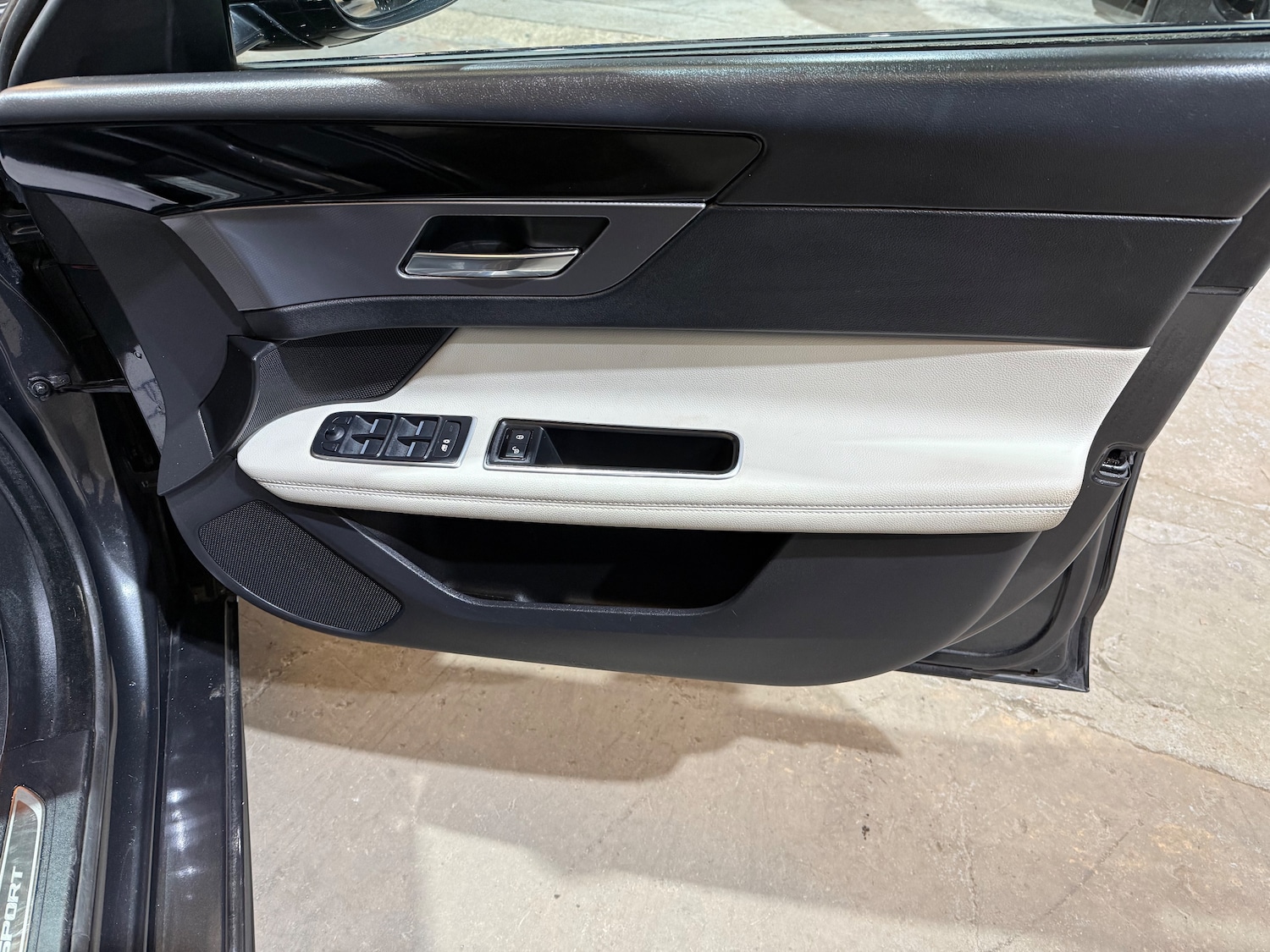 Used Jaguar XF 2016 for sale - 77894013: Photo 36