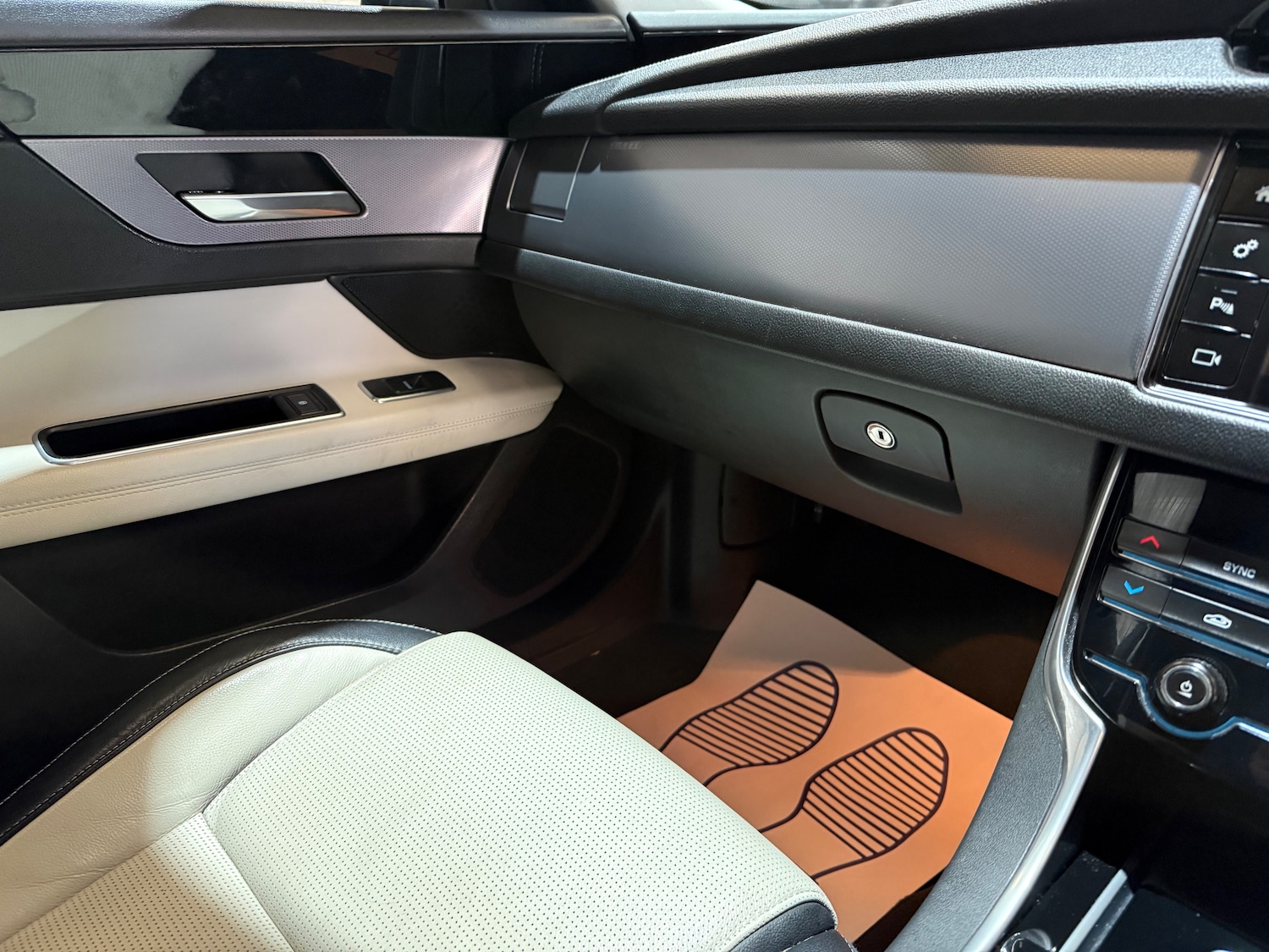 Used Jaguar XF 2016 for sale - 77894013: Photo 43