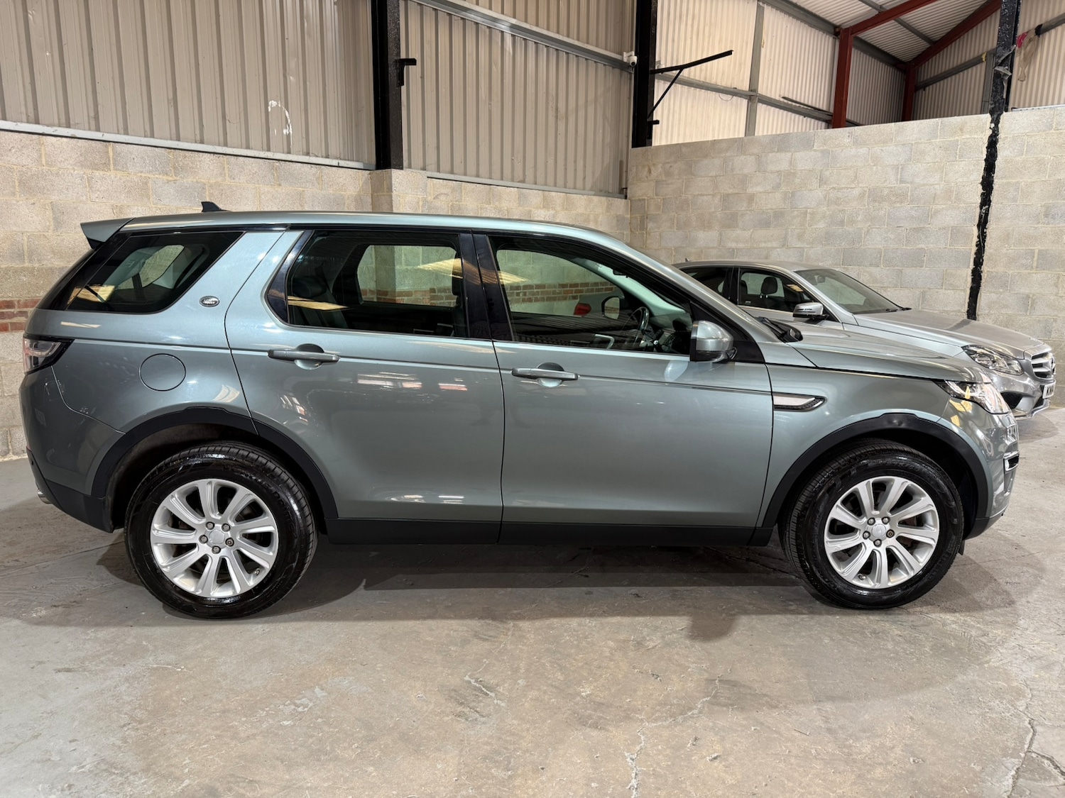 Used Land Rover Discovery Sport 2016 for sale - 77259063: Photo 2