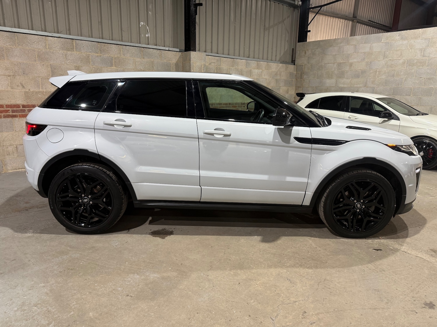 Used Land Rover Range Rover Evoque 2019 for sale - 76635941: Photo 2