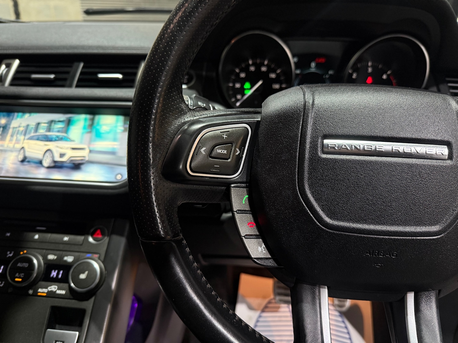 Used Land Rover Range Rover Evoque 2019 for sale - 76635941: Photo 32