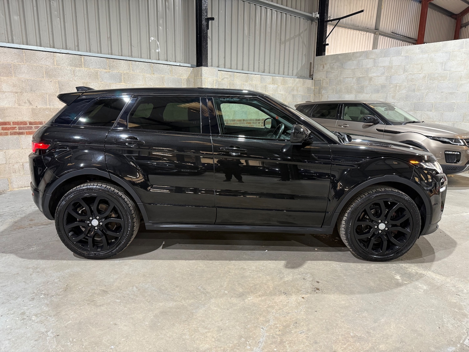 Used Land Rover Range Rover Evoque 2018 for sale - 76420241: Photo 2