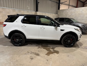 Used Land Rover Discovery Sport 2017 for sale - 76915180: Photo