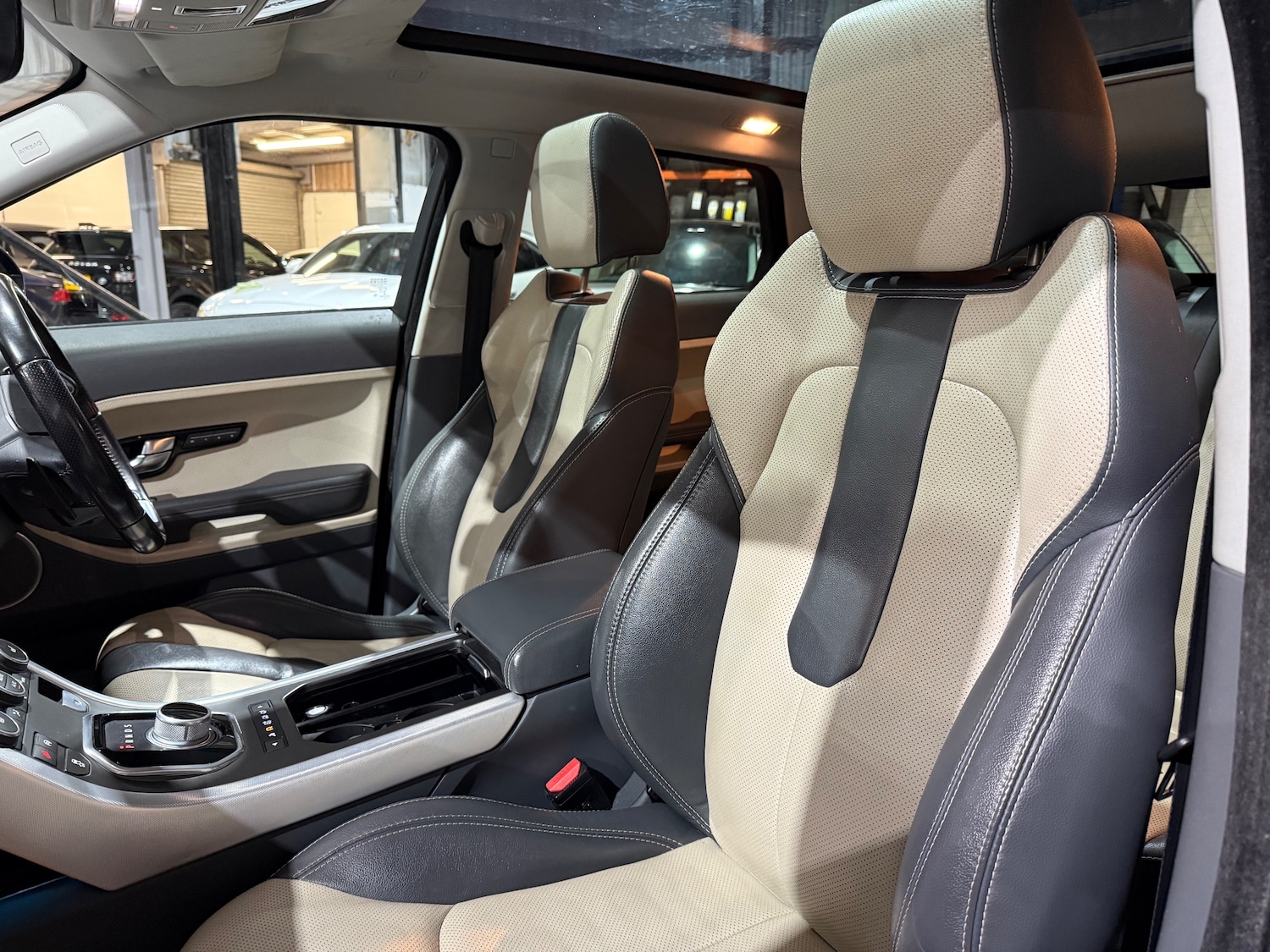 Used Land Rover Range Rover Evoque 2015 for sale - 76557820: Photo 11