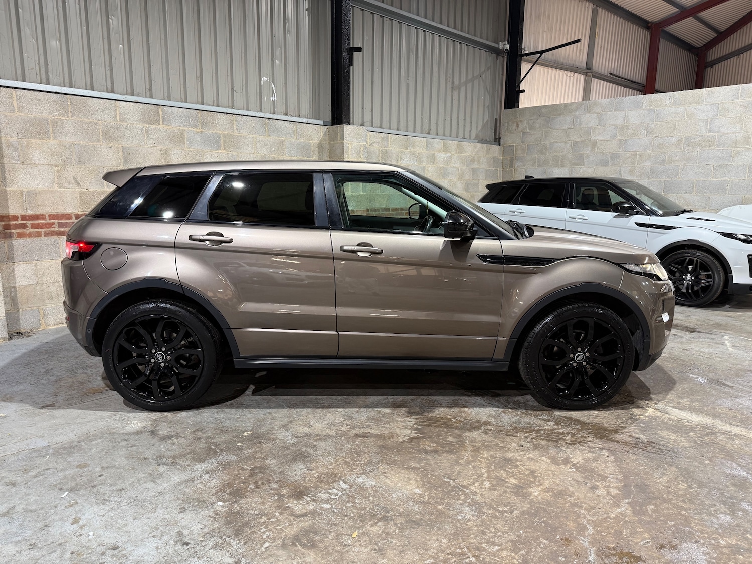 Used Land Rover Range Rover Evoque 2015 for sale - 76557820: Photo 2