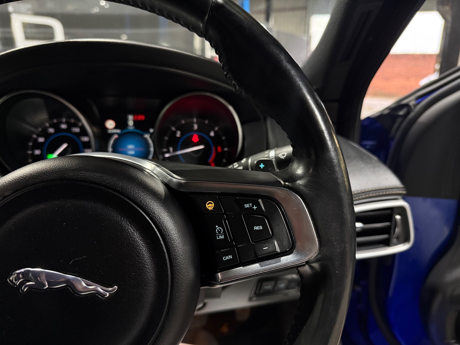 Used Jaguar XE for sale - 77256551: Photo 30