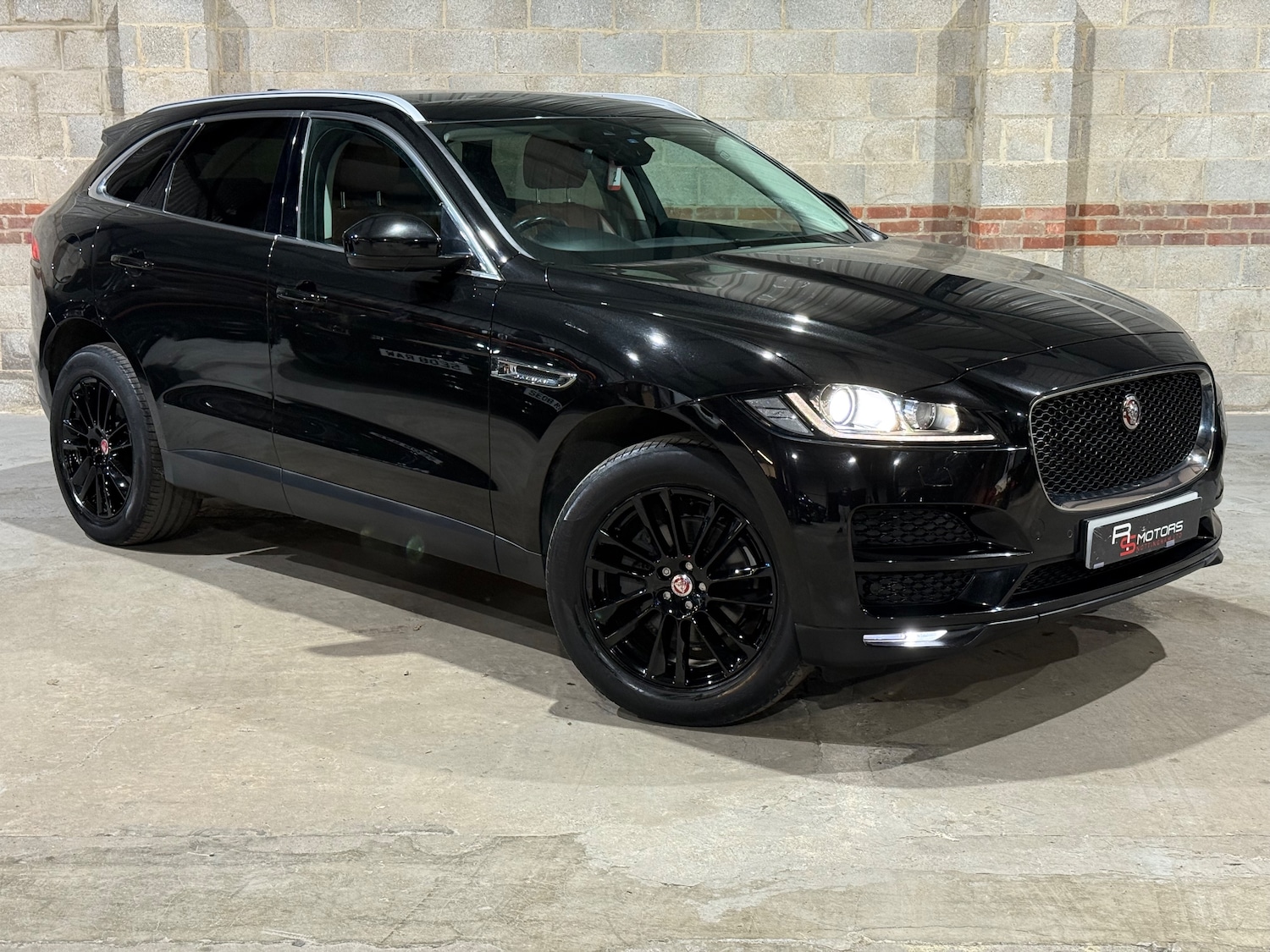 Used Jaguar F-Pace for sale - 76458704: Photo 1