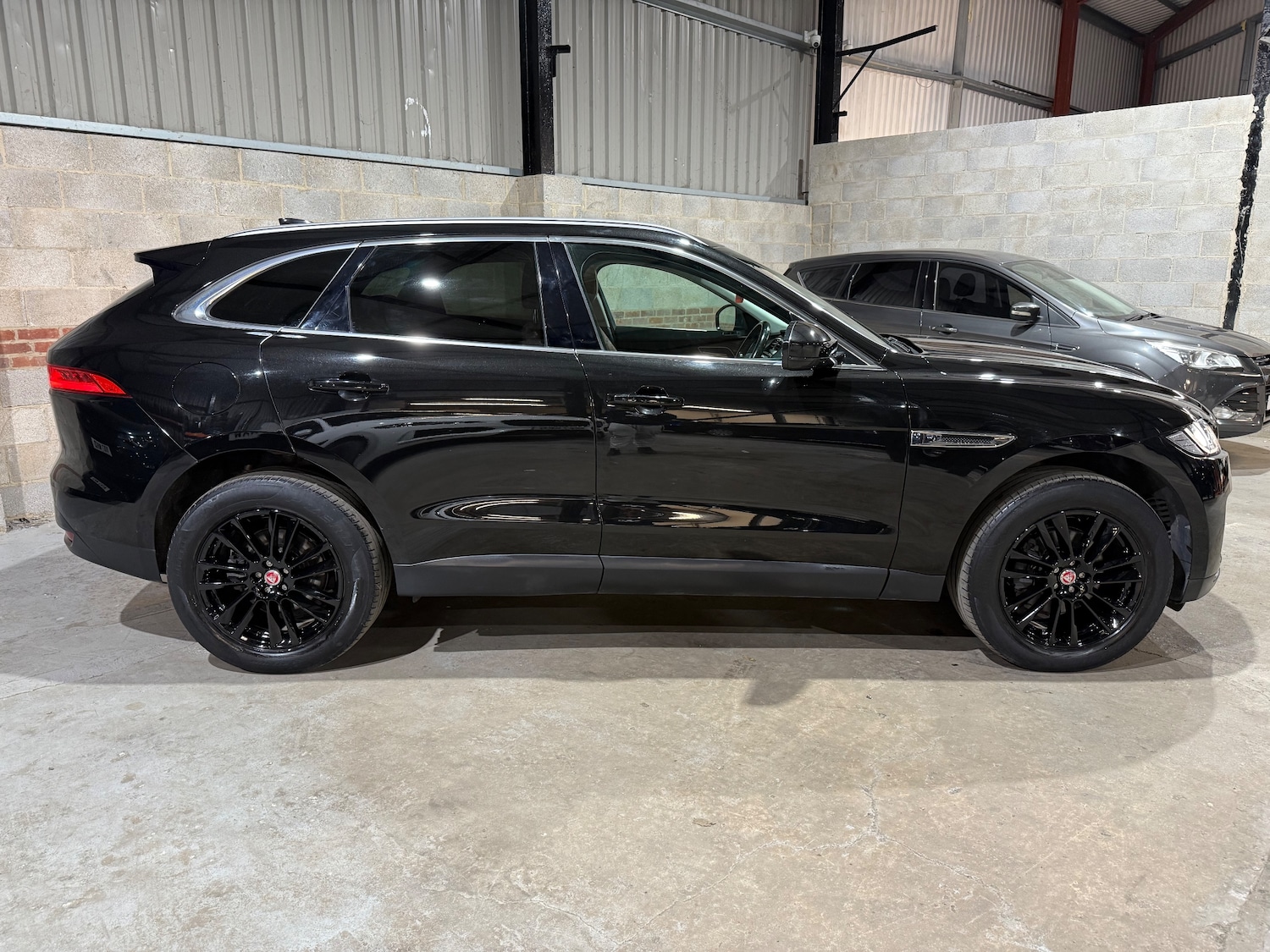 Used Jaguar F-Pace for sale - 76458704: Photo 2