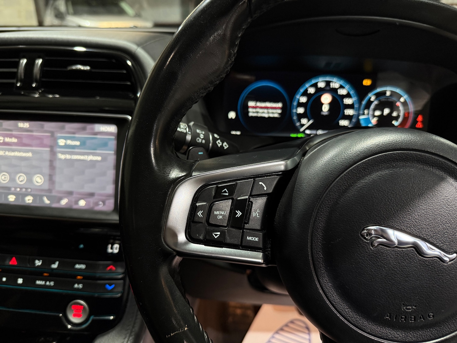 Used Jaguar F-Pace for sale - 76458704: Photo 31