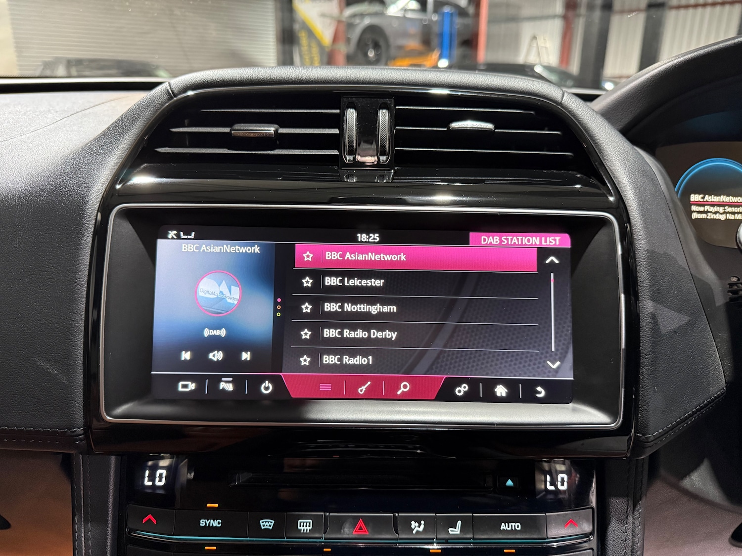 Used Jaguar F-Pace for sale - 76458704: Photo 44