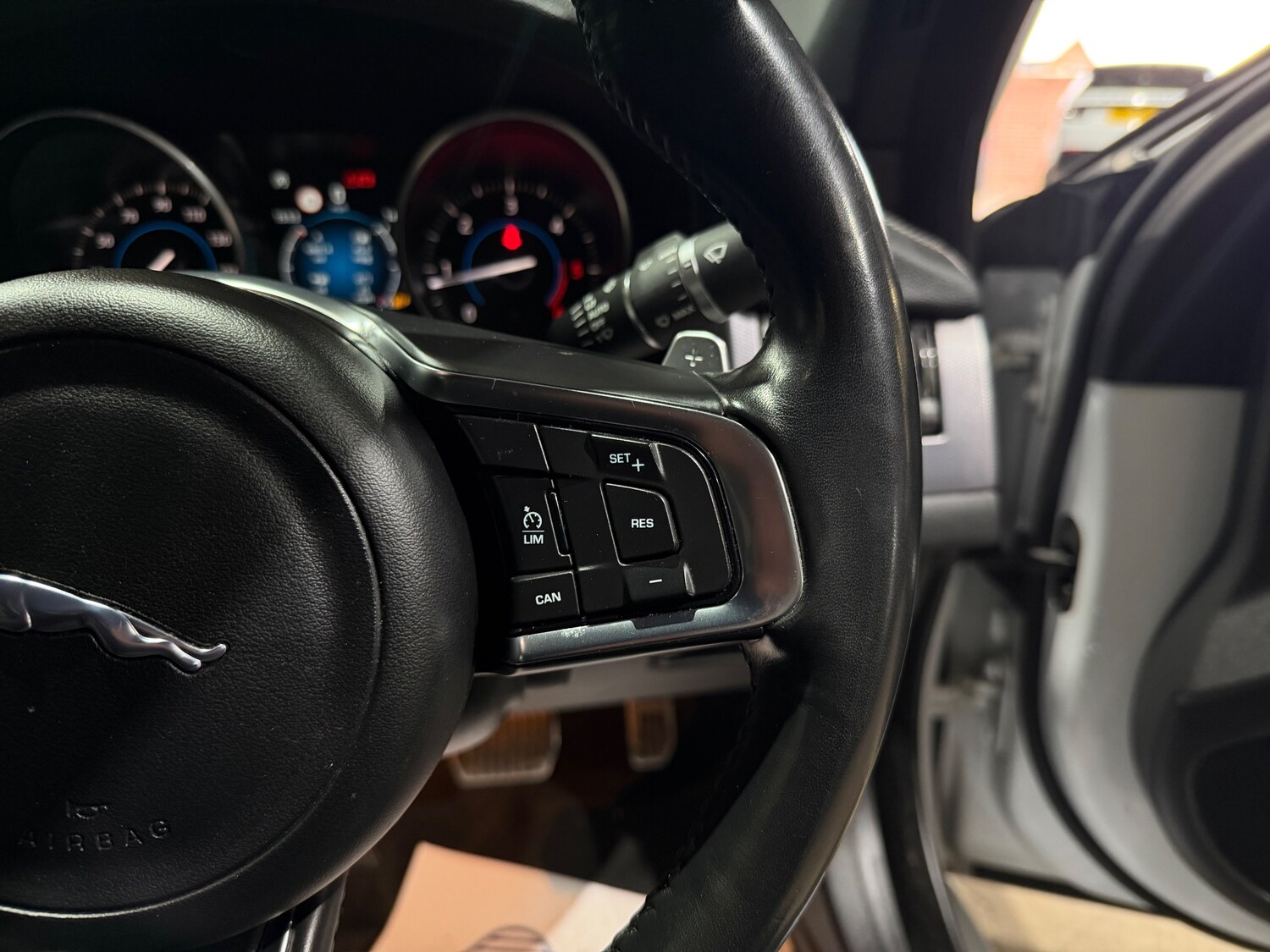 Used Jaguar XF 2018 for sale - 78137227: Photo 31