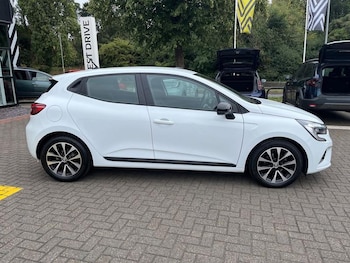 Used Renault Clio 2022 for sale - 75535945: Photo
