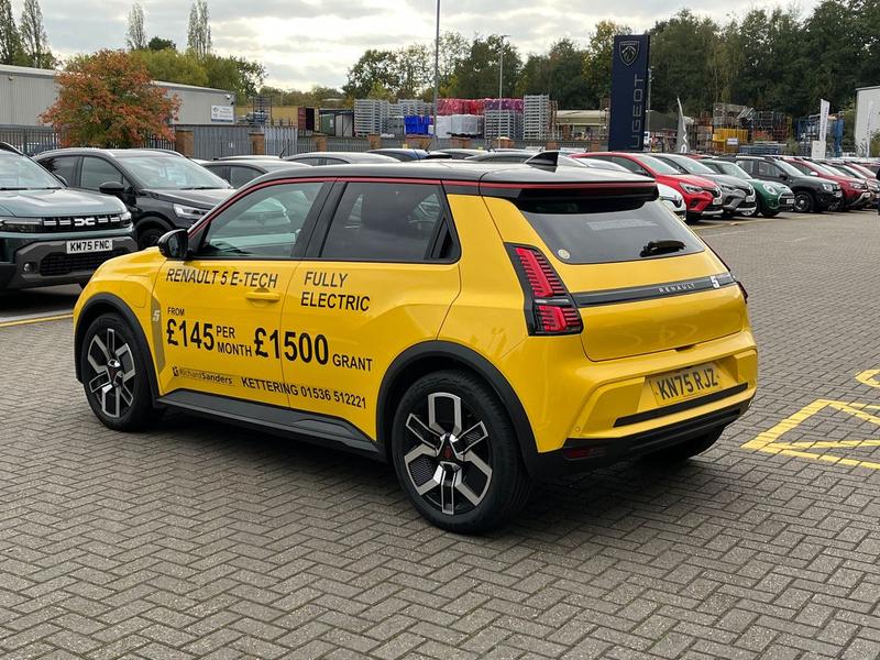 Used Renault 5 2025 for sale - 76190474: Photo 5