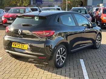 Used Renault Clio 2023 for sale - 76097202: Photo